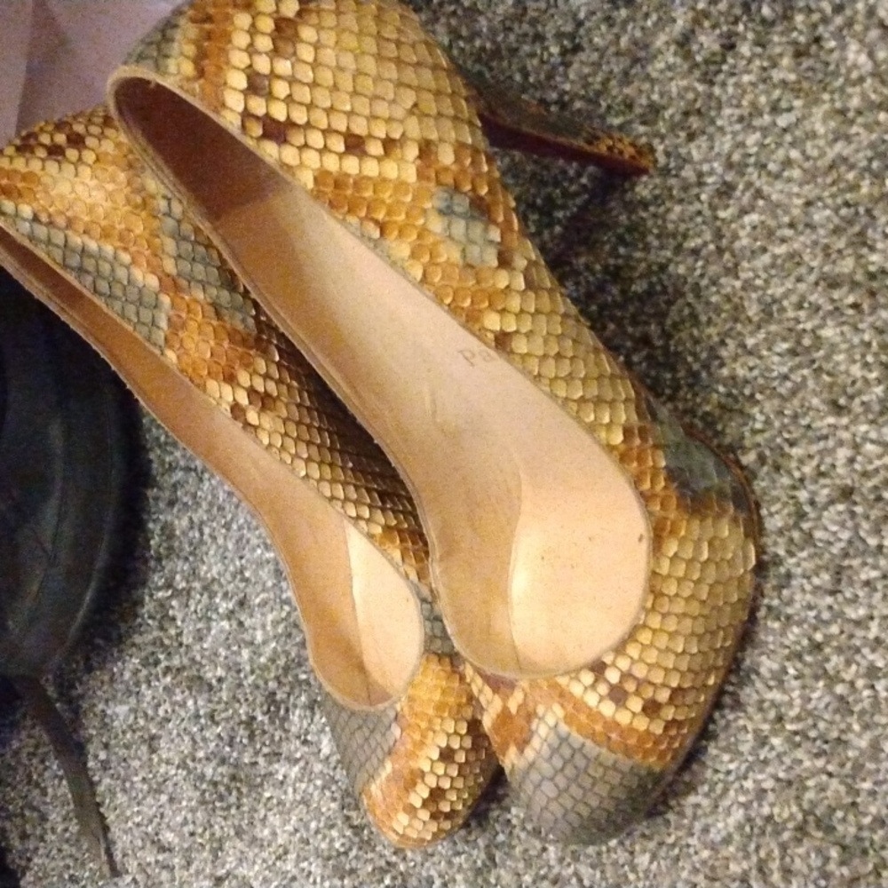 💯 authentic Christian Louboutin snake skin